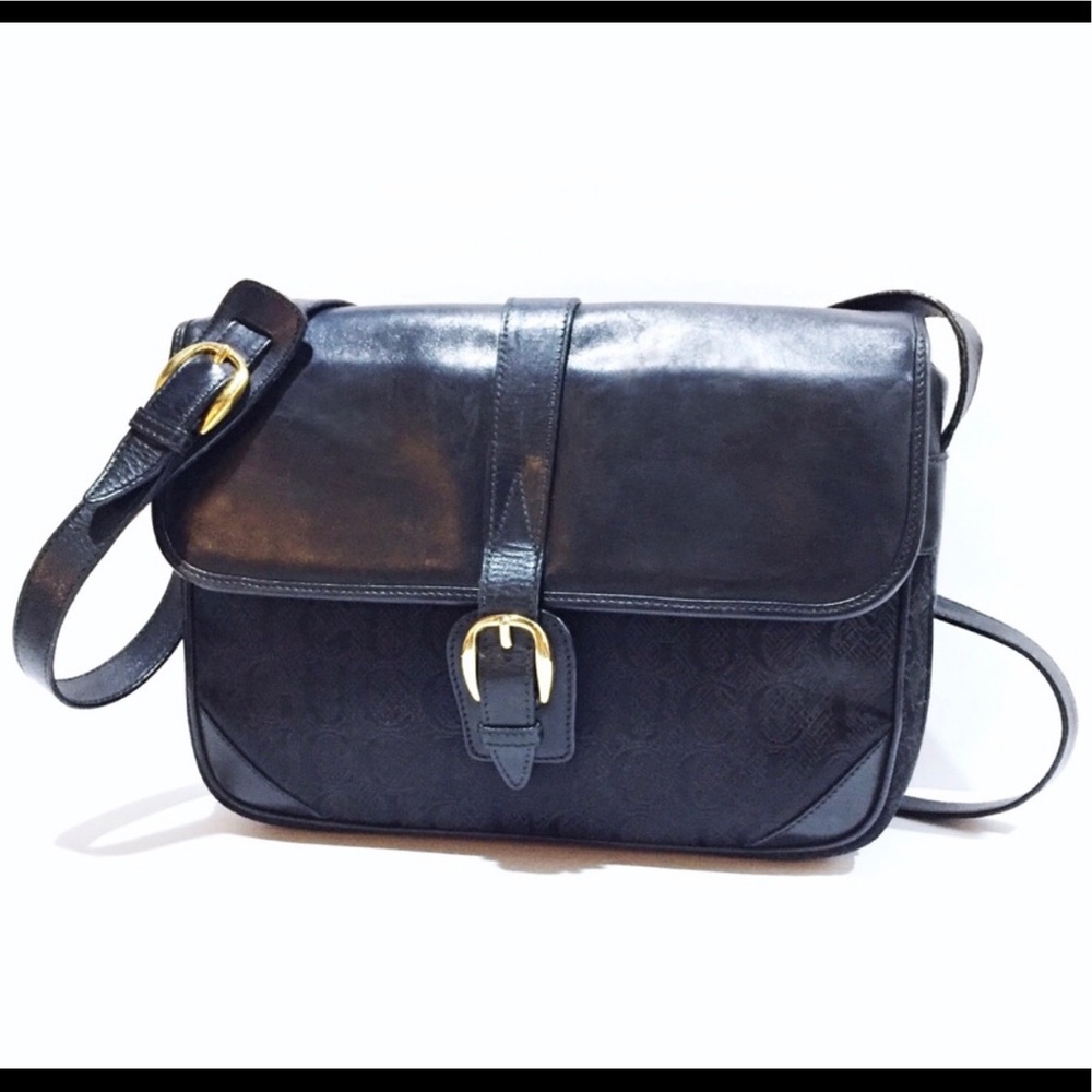 - Vintage Gucci Crossbody